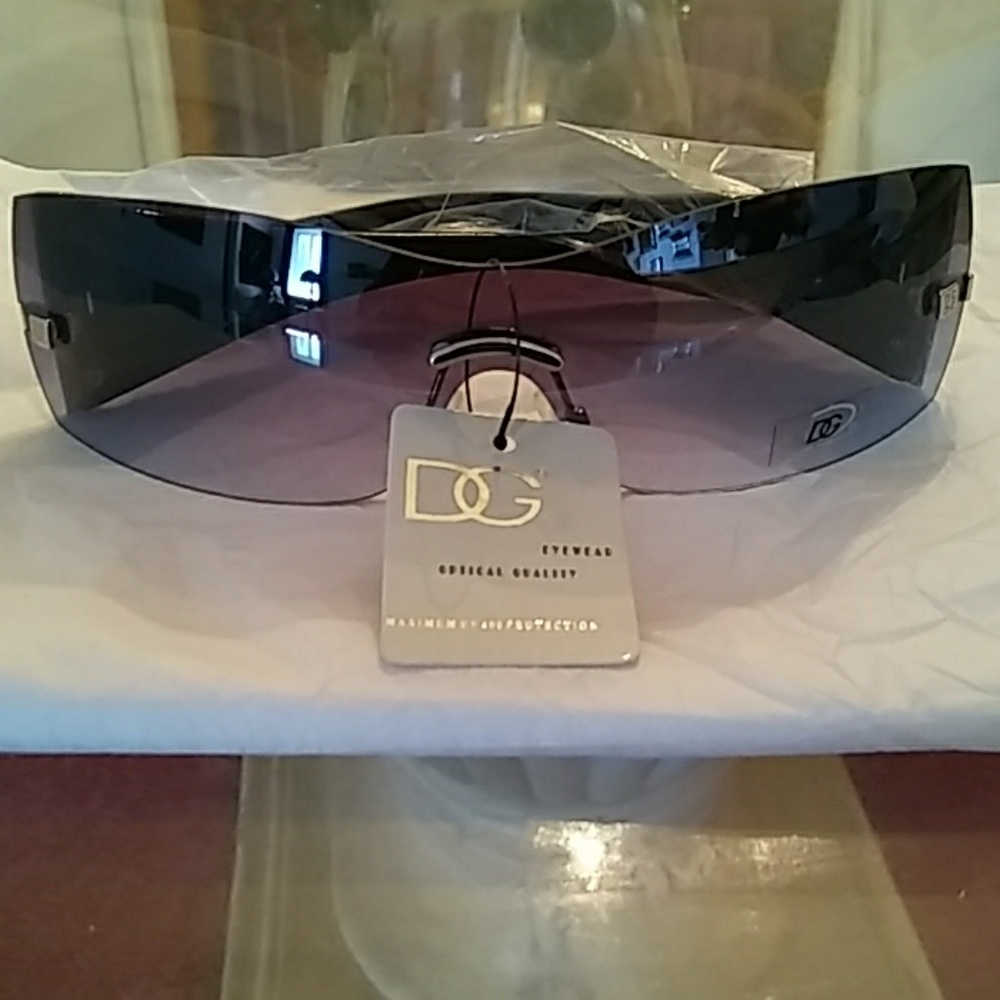 Women's NWT Classic Blue DG Eyewear Shades